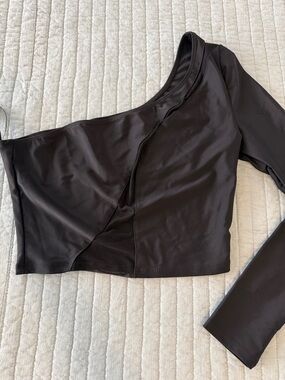 Asymmetric One-Shoulder Black Crop Top